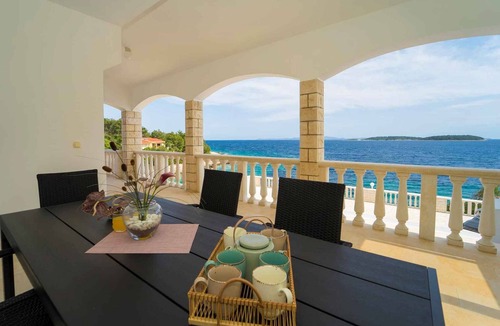 Potirna House | Holiday home near the sea