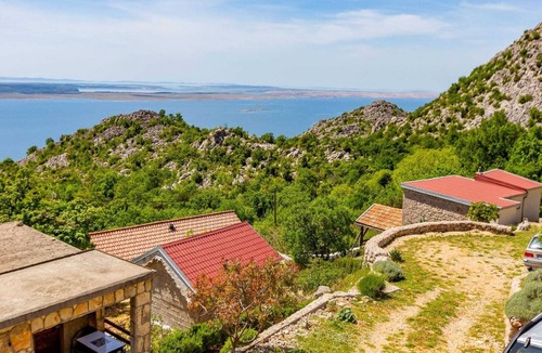 Starigrad House | Holiday Home in Starigrad near Paklenica