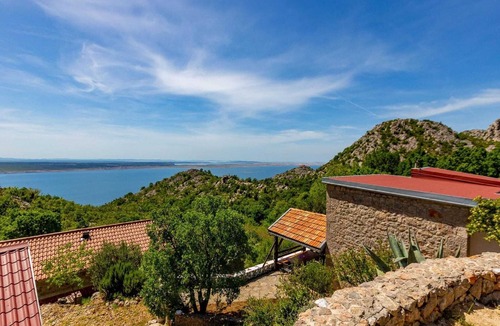 Starigrad House | Holiday Home in Starigrad near Paklenica