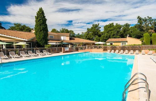 Gaujac House | Holiday Home '18 Les Mazets De Gaujac' with Shared Pool, Private Terrace & AC