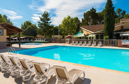 Gaujac House | Holiday Home '18 Les Mazets De Gaujac' with Shared Pool, Private Terrace & AC