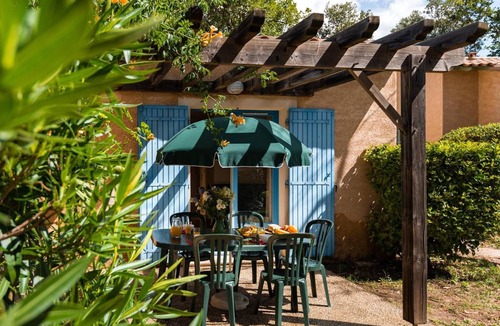 Gaujac House | Holiday Home '18 Les Mazets De Gaujac' with Shared Pool, Private Terrace & AC