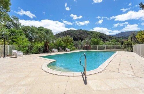 Reynes House | Holiday Home 2 with Mountain View, Shared Pool