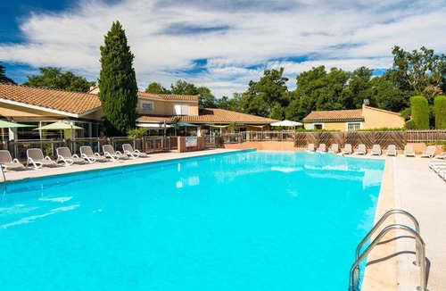 Gaujac House | Holiday Home “21 Les Mazets de Gaujac” with Shared Pool and Garden