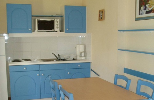 Gaujac House | Holiday Home '22 Les Mazets De Gaujac' with Shared Pool, Garden & Air Conditioning