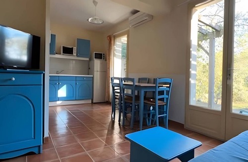 Gaujac House | Holiday Home '28 Les Mazets de Gaujac' with Shared Pool and Garden