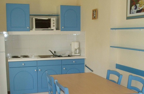 Gaujac House | Holiday Home '28 Les Mazets de Gaujac' with Shared Pool and Garden