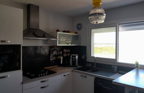 Frontignan House | Holiday home 3 minutes' walk from the beach.