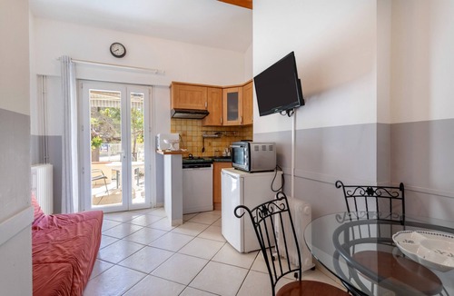 Reynes House | Holiday Home 3 with Mountain View, Shared Pool