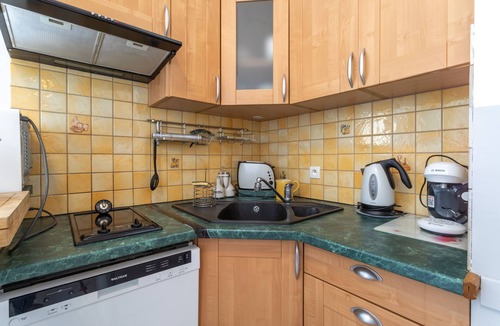 Reynes House | Holiday Home 3 with Mountain View, Shared Pool