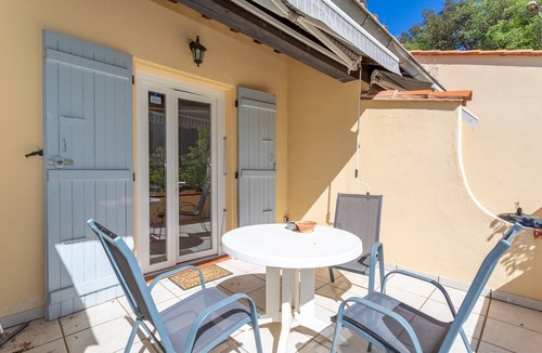 Reynes House | Holiday Home 3 with Mountain View, Shared Pool