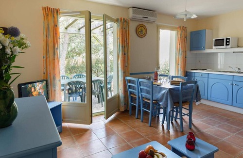 Gaujac House | Holiday Home “30 Les Mazets de Gaujac” with Shared Pool and Garden