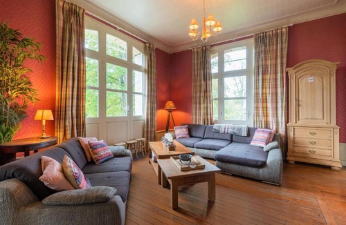 Pouru-Saint-Remy Villa | Holiday home adjoining a château