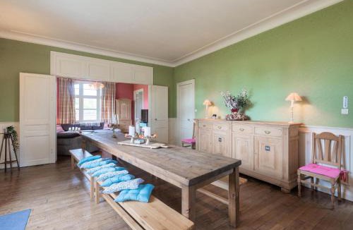 Pouru-Saint-Remy Villa | Holiday home adjoining a château