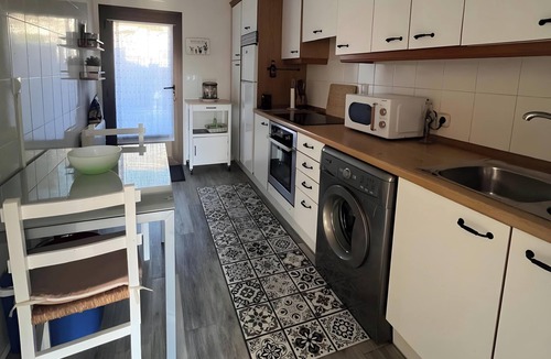 Yesa House | Holiday Home 'Amets' with Mountain Views and Private Garden
