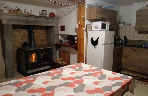 Chatelblanc House | Holiday Home “Ancienne Petite Ferme”: Mountain View, Shared Terrace, Wi-Fi