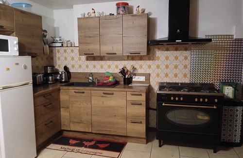 Chatelblanc House | Holiday Home “Ancienne Petite Ferme”: Mountain View, Shared Terrace, Wi-Fi