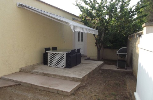 Cournonterral House | holiday home and swimming pool shared with the owners