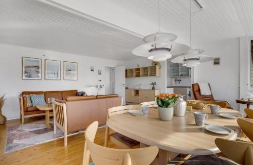 Knubbeløkke House | Holiday Home Andrine - 100m from the sea by Interhome