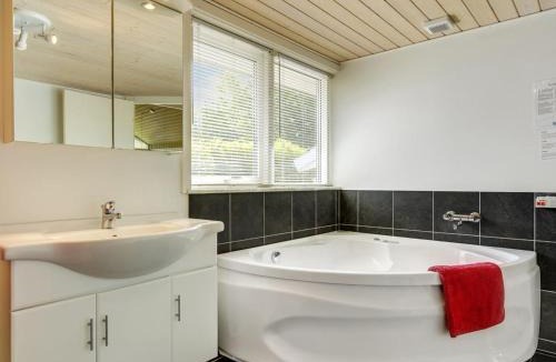 Udsholt House | Holiday Home Anemone - 700m from the sea by Interhome