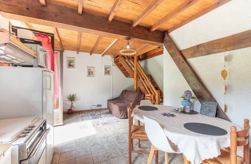Peyrouse House | Holiday Home 'Anje' with Mountain Views, Private Terrace and Wi-Fi