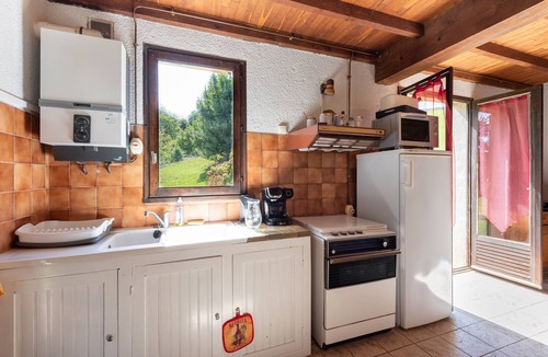 Peyrouse House | Holiday Home 'Anje' with Mountain Views, Private Terrace and Wi-Fi