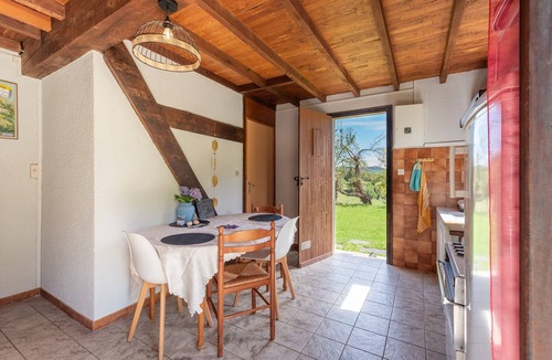 Peyrouse House | Holiday Home 'Anje' with Mountain Views, Private Terrace and Wi-Fi