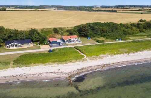 Assens House | Holiday Home Arnwith - 20m from the sea by Interhome