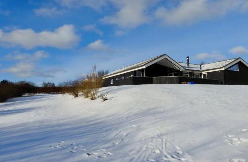 Lyngsbæk Strand House | Holiday Home Athisl - 800m from the sea by Interhome