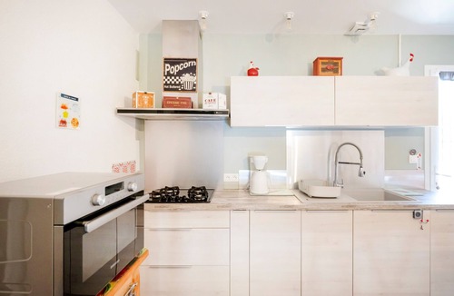 Baudignan House | Holiday Home 'Au Milieu D'un Airial' with Shared Pool, Private Terrace and Wi-Fi