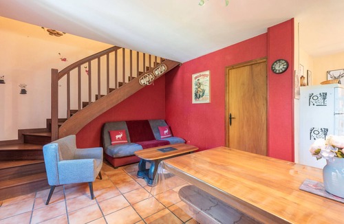 Artalens-Souin House | Holiday Home 'Baou' with Mountain View, Private Terrace and Wi-Fi