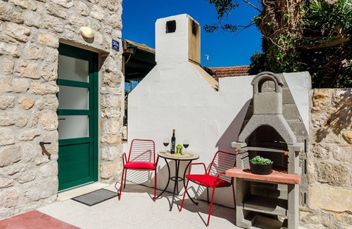 Broce House | Holiday Home Barbara - Two-Bedroom Holiday Home