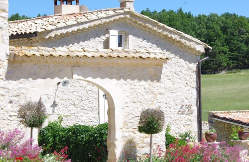 Redortiers House | Holiday Home 'Bastide De Marius' with Shared Pool, Shared Terrace and Wi-Fi