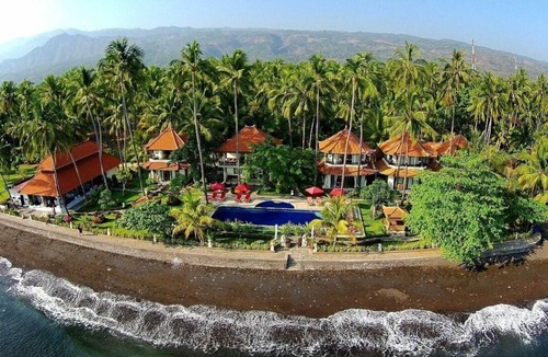 Bondalem House | Holiday home beachfront