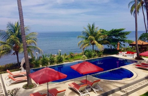 Bondalem House | Holiday home beachfront