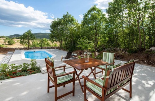 Muc Cottage | Holiday home Begy with private heated pool