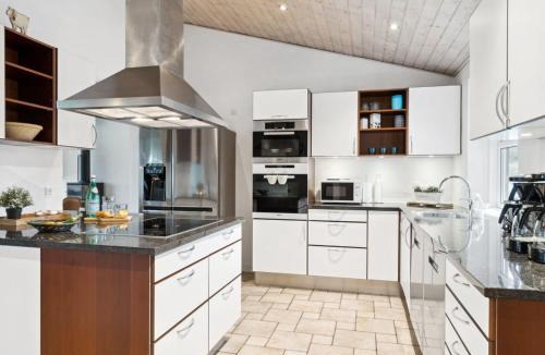 Nr. Lyngby Strand House | Holiday Home Berenika - 500m from the sea by Interhome