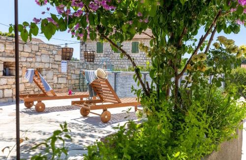 Grohote House | Holiday Home Bezic