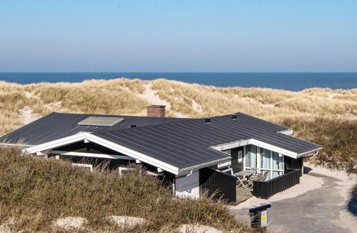 Henne Strand House | Holiday Home Blåklokkevej