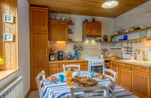 Locquirec House | Holiday Home Bleue by Interhome