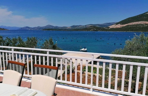 Putnikovic Apartment | Holiday Home Blue Dream - Two Bedroom Apartment with Terrace and Sea View (A2)