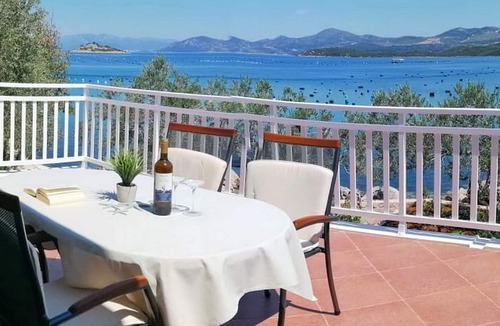 Putnikovic Apartment | Holiday Home Blue Dream - Two Bedroom Apartment with Terrace and Sea View (A2)