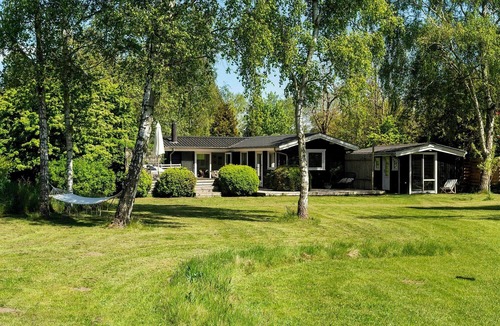 Skaverup House | Holiday home by Avnø Fjord in front of the sea