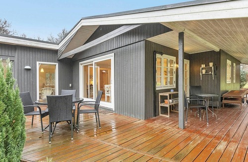 Bjerringbro House | Holiday home by Gudenå River with natural garden