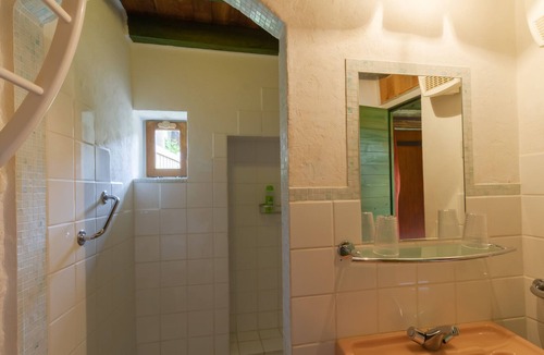 Monflanquin House | Holiday Home 'Côté Grange' with Shared Pool, Terrace, Garden & Wi-Fi