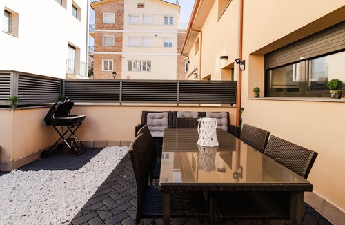 Cercs House | Holiday Home 'Ca Baells' with Private Terrace and Wi-Fi