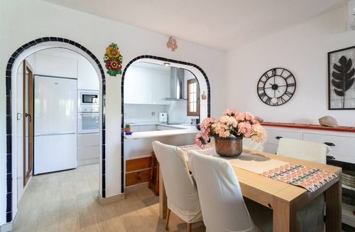 Gran Alacant House | Holiday Home 'Casa en la playa con piscinas A' with Shared Pool, Garden and Air Conditioning