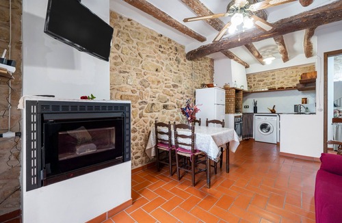 Tivissa House | Holiday Home 'Ca La Llum' with Mountain View, Private Terrace and Wi-Fi