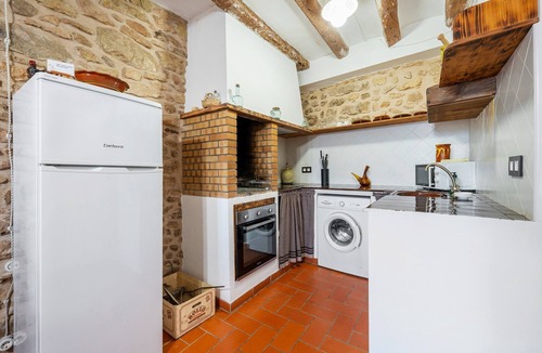 Tivissa House | Holiday Home 'Ca La Llum' with Mountain View, Private Terrace and Wi-Fi