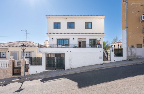 Yatova House | Holiday Home 'Ca La Morancica' with Mountain Views, Wi-Fi and Air Conditioning
